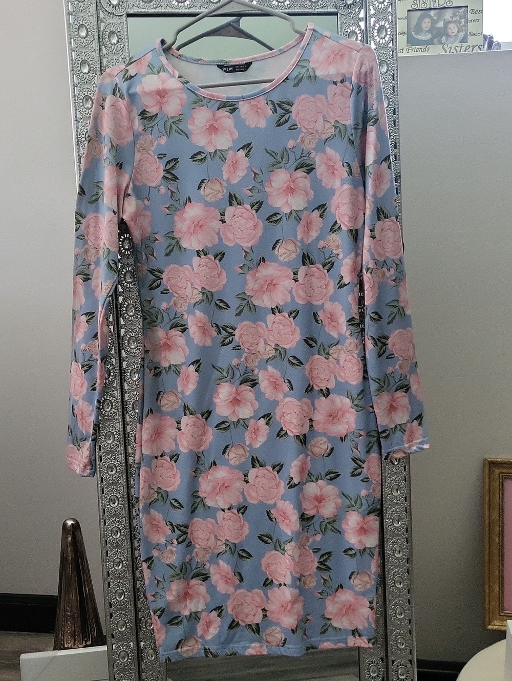 NWOT🌸 Floral Long Sleeve Bodycon Dress - Pink Floral on Blue